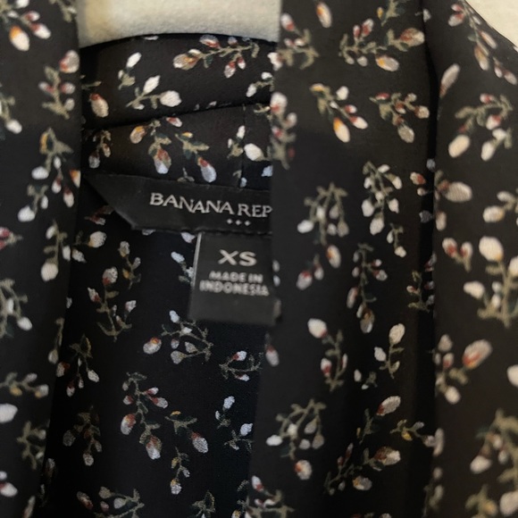 Banana Republic Floral Top With Neck Tie, Size XS - Picture 3 of 4